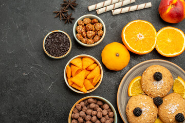 Fototapeta na wymiar top view sand cookies with orange slices on a dark-grey background sweet fruit biscuit cookie tea cake
