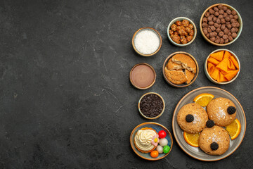 top view sweet cookies with chips and orange slices on dark background fruti cookie biscuit sweet pie cake