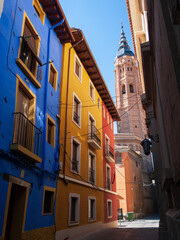 Fototapeta na wymiar Vista de una colorida calle con una torre mudéjar al fondo en Calatayud, Zaragoza, Aragón, España.