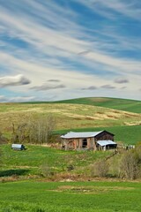 Fototapeta na wymiar Barn and rolling hills in eastern Washington.