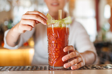 Cóctel bloody mary © Tororio Stock
