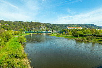 Fototapeta na wymiar Wunderschöner Frühlingsspaziergang in der Tschechischen Grenzstadt Decin entlang der Elbe - Böhmische Schweiz - Tschechien