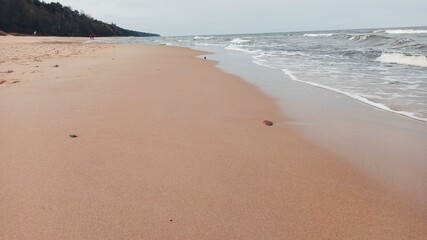 ślady stóp na plaży