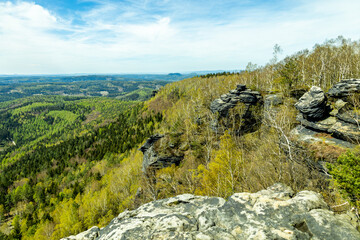 Fototapeta premium Kleine Abend Wanderung zu den Schrammsteinen bei Bad Schandau - Sächsische Schweiz - Deutschland