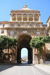 Fototapeta premium City gate Porta Nuova in Palermo, Sicily Italy