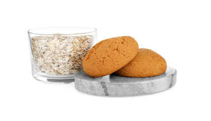 Naklejka premium Delicious oatmeal cookies and flakes on white background