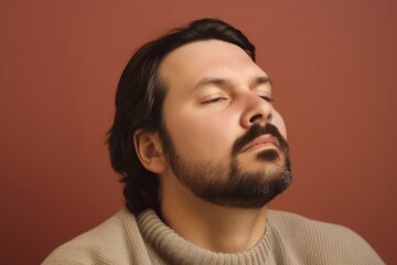 Obraz premium Portrait of a man with a beard on a brown background.