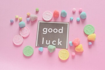 Bonita combinación de dulces, colores, y frase