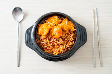 Korean instant noodles with dumplings