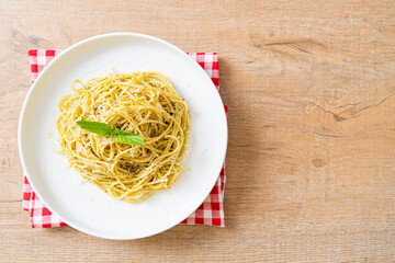 pesto spaghetti pasta - vegetarian food