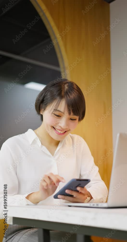 Wall mural asian happy businesswoman working