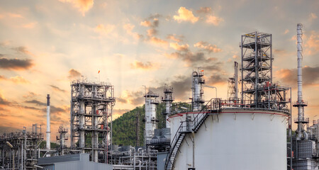 Obraz premium Close up industrial view,A equipment of oil refining,Oil and gas refinery area,Pipelines plant and Oil tank zone