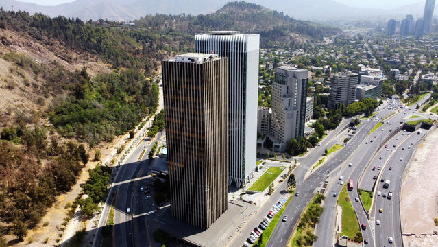 Torres gemelas de Santa Mar&iacute;a en Santiago
