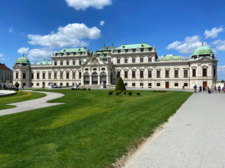 Fototapeta na wymiar Belvedere Palace, Belvedere Palace building and gardens and statues, Vienna, Austria