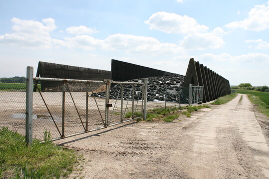 Fahrsilo zur H&auml;lfte gef&uuml;llt