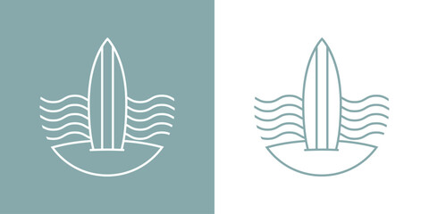 Fototapeta na wymiar Logo club de surf. Tabla de surf lineal en arena de playa con olas de mar