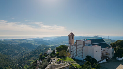 vista del bonito pueblo blanco de Casares en la provincia de Málaga, España