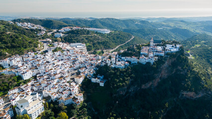 vista del bonito pueblo blanco de Casares en la provincia de Málaga, España
