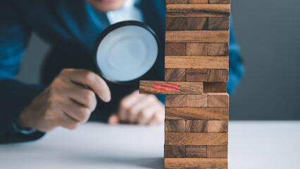 Finding and Mitigating Business Risks: A Comprehensive Guide to Financial Management and Investment Strategies for Businessmen and Managers with a Strong Background in Financial Analysis and Planning.