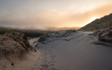 Obraz premium seamist blowing in at sunset