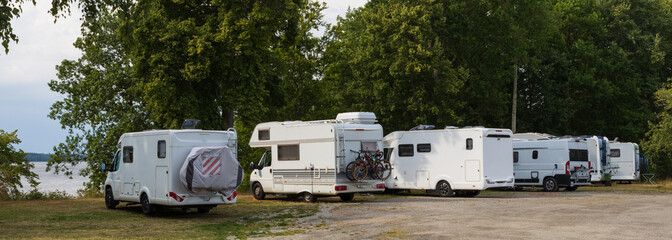 Reisemobile. Wohnmobile, Camping