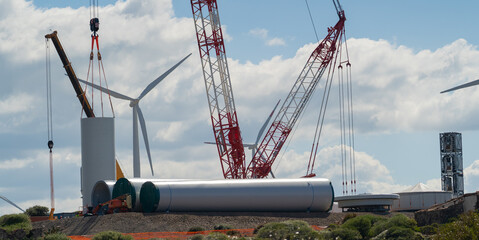 wind shovel - a big crane works on the construction of a wind shovel  © ivan canavera