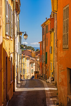 Fototapeta Colorful street in the old town of Hyeres (Hyères), France