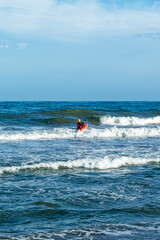 En el mar con el kayak