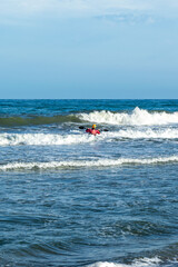 En el mar con el kayak
