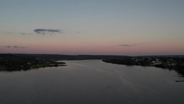 por do sol no lago paranoa em Brasilia - BRasil