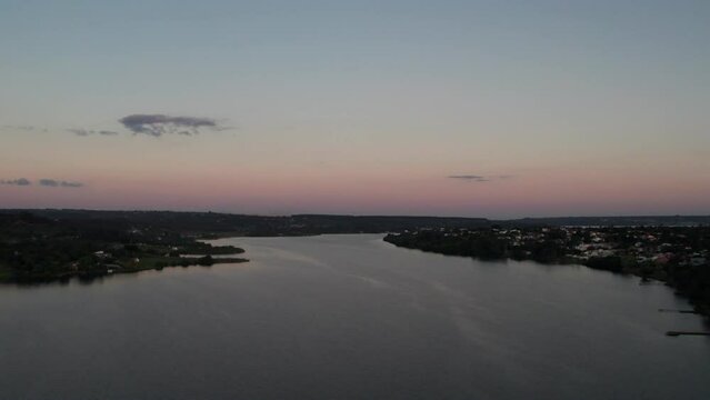 por do sol no lago paranoa em Brasilia - BRasil