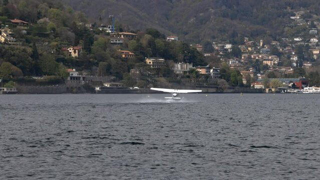  hydroplane that aborts take-off over lake