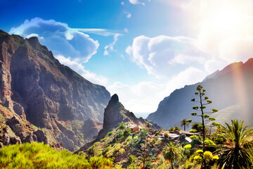 Valle de Masca. Islas canarias. Tenerife. España. Paisaje panorámico de montaña y vegetación con puesta de sol en Tenerife. © TaniaC.