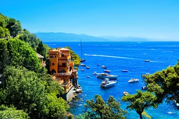 Fototapeten Seaside villas along a beautiful bay at Portofino, Italy. Scenic cove with boats in the Mediterranean Sea. © Jenifoto