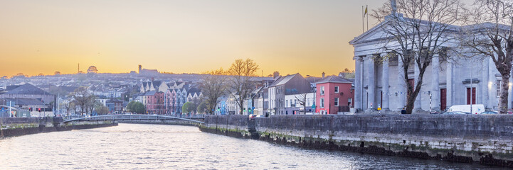 Fototapeta na wymiar Cityscape during sunset of rover Lee and Washington street in Cork Munster province in Ireland