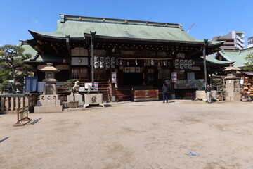 A scene of Go-hon-den Main Hall in the precincts of Osaka-tenmangu Shrine in Osaka City in Japan 日本の大阪市の大阪天満宮境内の中にある御本殿の風景