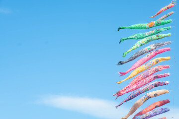 空を泳ぐこいのぼり