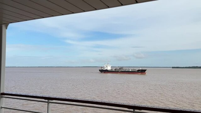 Schiffsverkehr auf dem Amazonas