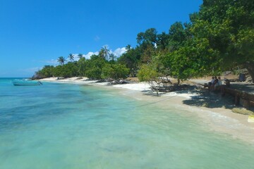 Fototapeta na wymiar White Sand Beach and turquoise water of the Caribbean Island of Cayo Levantado , Dominican Republic