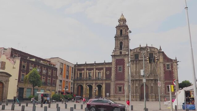 Arquitectura externa de una catedral en el z&oacute;calo de la Ciudad de M&eacute;xico