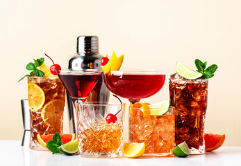 Summer cocktail drinks set: rum cola, long island ice tea, manhattan, cosmopolitan, old fashioned -...