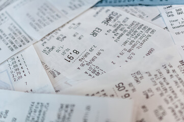 Preissteigerungen und Inflation in Europa - Kassenzettel aus dem Supermarkt