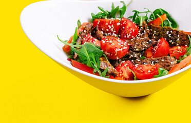 Straccetti Grilled beef with arugula and tomatoes