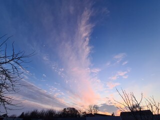 the cirrus clouds at sunset