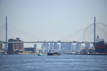 昼の大阪湾の風景