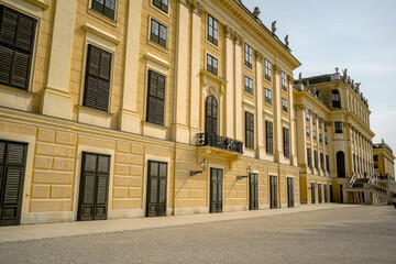 Fototapeta na wymiar schonbrunn palace city