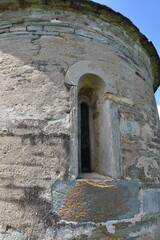 Abside de la chapelle romane San Michele &agrave; Vescovato. Corse