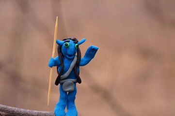 A figurine of a character from the movie avatar.	