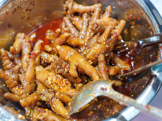 Dai flavored cold chicken feet