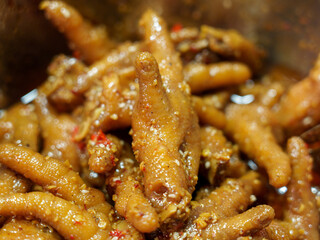 Dai flavored cold chicken feet